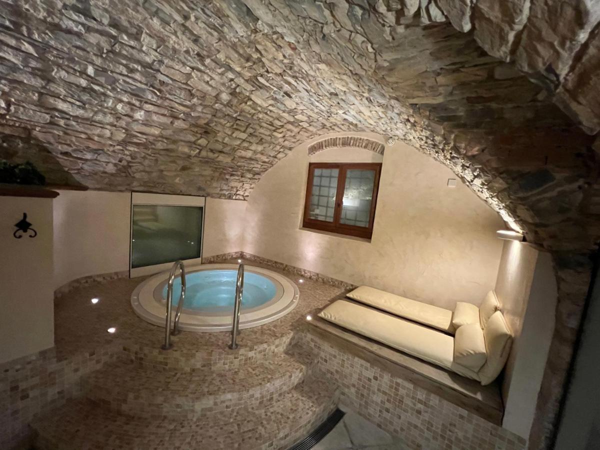 Hotel Palazzo Squarcialupi كاستيلّينا إنْ كْيانت المظهر الخارجي الصورة