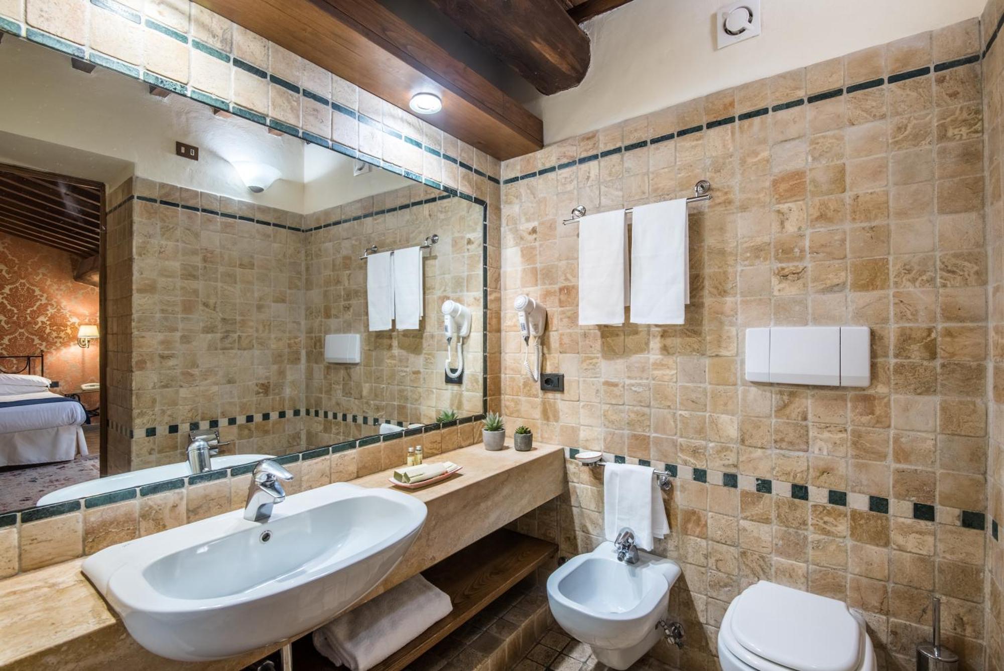 Hotel Palazzo Squarcialupi كاستيلّينا إنْ كْيانت المظهر الخارجي الصورة